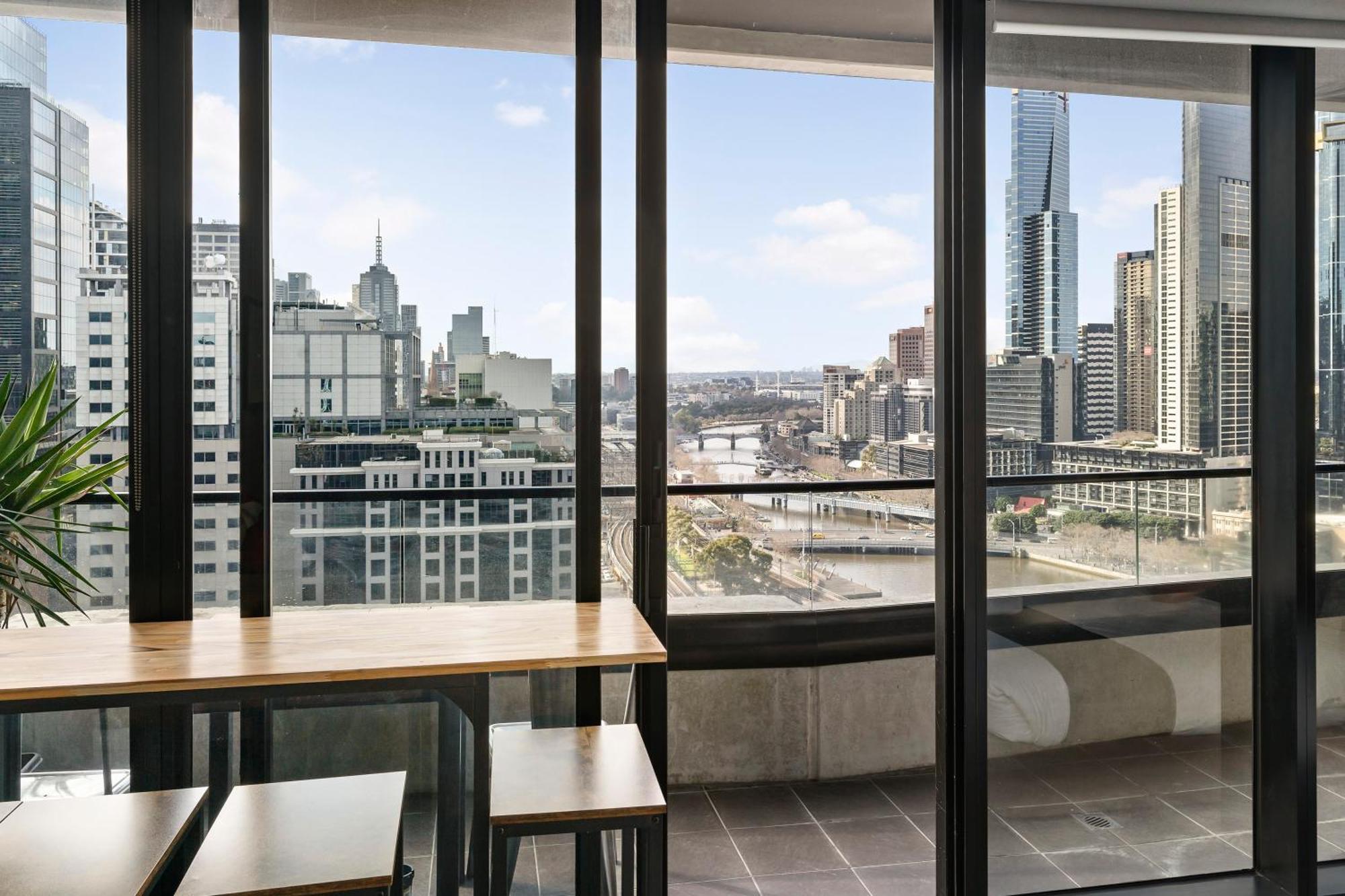 Aura On Flinders Serviced Apartments Melbourne Exterior photo