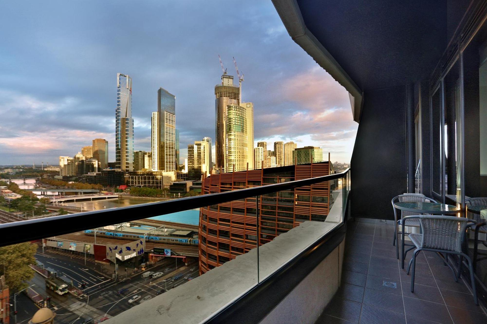 Aura On Flinders Serviced Apartments Melbourne Exterior photo